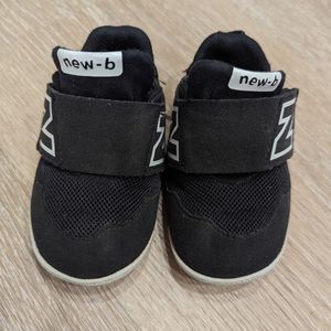 New balance 4.5 WIDE new-b shoes